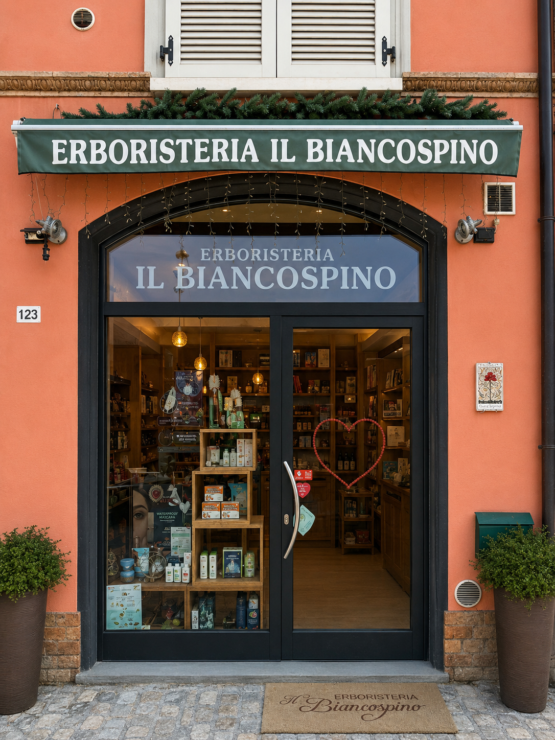 La vetrina dell'Erboristeria Il Biancospino